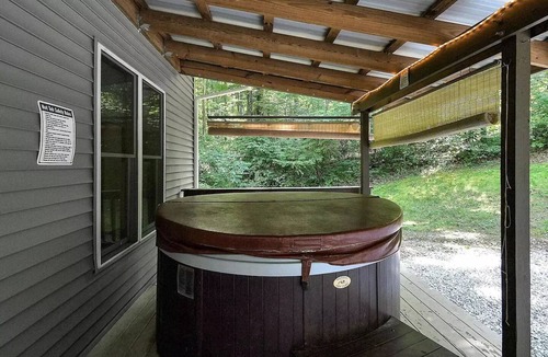 Rockbridge House | The Chestnut - Hocking Hills Lakeside Oasis!