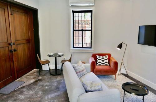 Shaw House | The Chic Carriage house in Shaw Sleeps 2