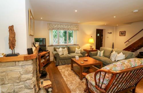Castleton House | The Chimes