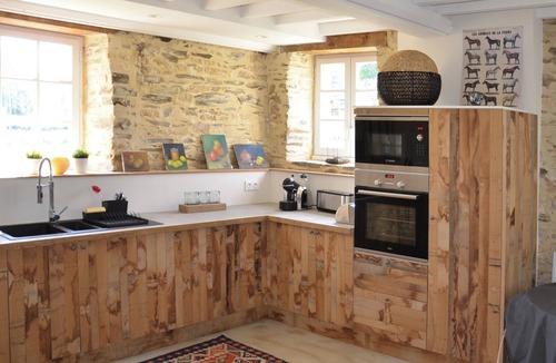 Sainte-Honorine-du-Fay House | The Clos BRETTEVILLE, Live in the countryside, near an old castle!