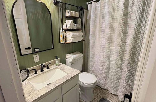 Rolla Cottage | The Clover Cottage - Rolla's St.Pat's Themed house near S&T, Acorn Trail & more!