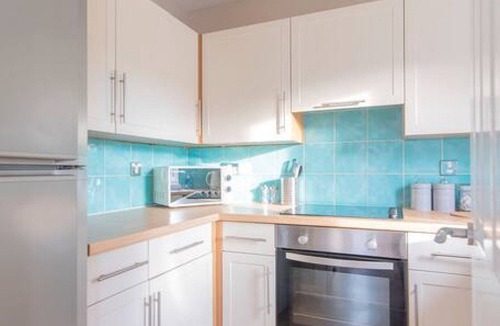 North West Apartment | The Cluthar: Ground Floor West End/City Centre/Rockvilla Flat & Parking
