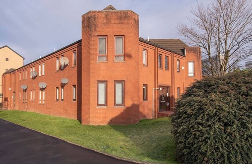 North West Apartment | The Cluthar: Ground Floor West End/City Centre/Rockvilla Flat & Parking