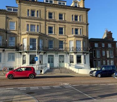 Lowestoft Bed & Breakfast | The Clyffe Hotel
