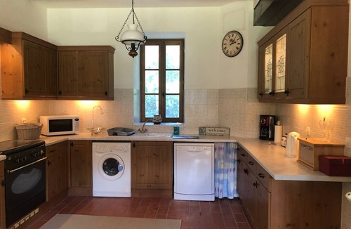 Saint-Mathieu House | The Coach House-3 Bed-2 Bath-Garden-PetsOK-FreeP