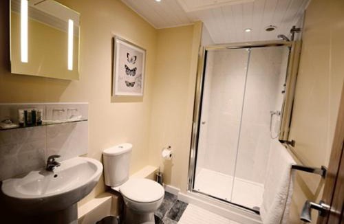 Wem Hotel | THE COACHING BARNS