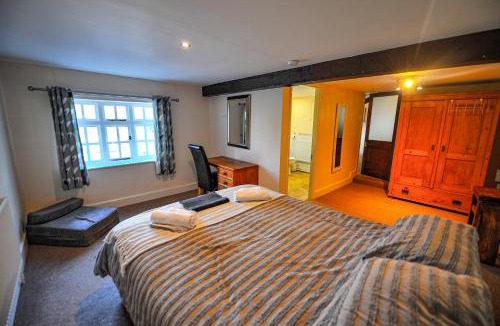 Northwich Hotel | The Coachman Pub, Hartford, ROOM ONLY