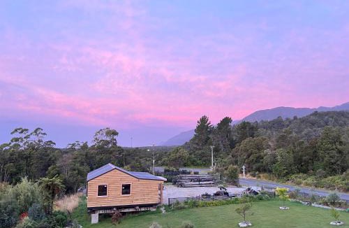 Waimangaroa House | The Coal Miners Hut