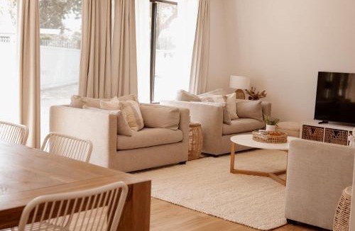 Carrickalinga House | The Coastal Oak - Pool Linen Pets Wifi