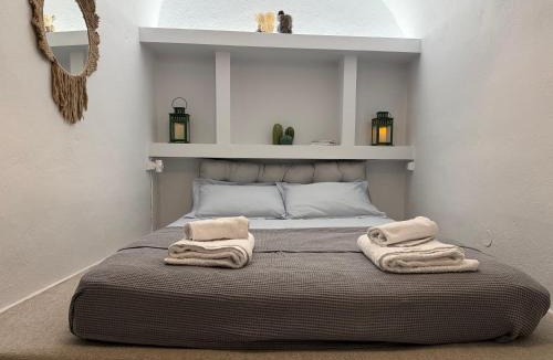 Chios Town Apartment | The Cocktail House