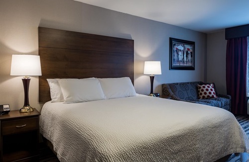Gardner Hotel | The Colonial Hotel