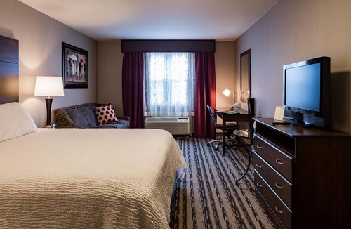 Gardner Hotel | The Colonial Hotel