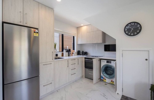 Lower Hutt Apartment | The Comfortable Biddle Cottage