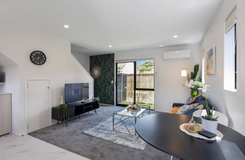 Lower Hutt Apartment | The Comfortable Biddle Cottage