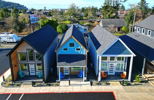 Seaside Villa | The Commons - Courtyard - U