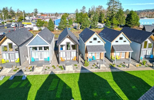 Seaside Villa | The Commons - Courtyard - U