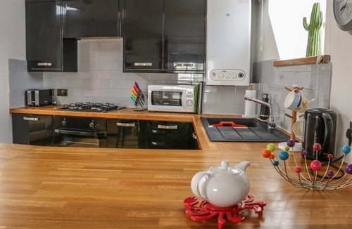 Swanage Apartment | THE COMPASS, open-plan, WiFi, in Swanage