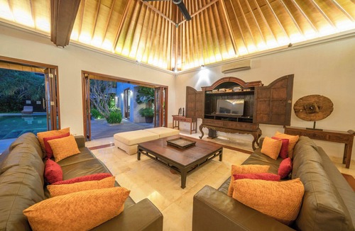 Batubelig Villa | The Complete Guide to Renting Your Exclusive Holiday Villa in Kabupaten Badung with Private Pool and Fully Staffed