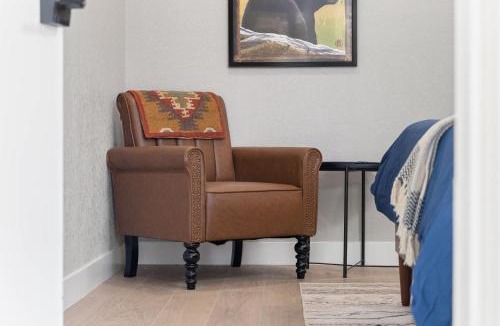 Three Rivers House | The Congress Sequoia Motel RM6