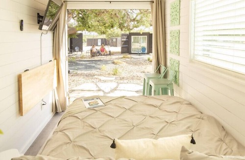 Johnson City House | The Container Retreat @ 290 Wine Trail #10