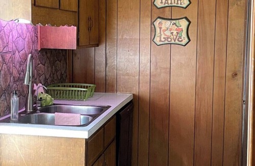 Hamden Apartment | The Cool Cat is a spacious two bedroom 70's themed apartment located in Hamden,