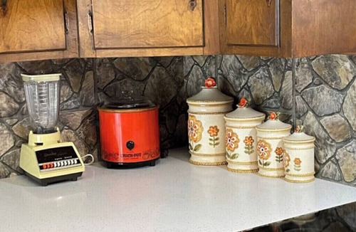 Hamden Apartment | The Cool Cat is a spacious two bedroom 70's themed apartment located in Hamden,