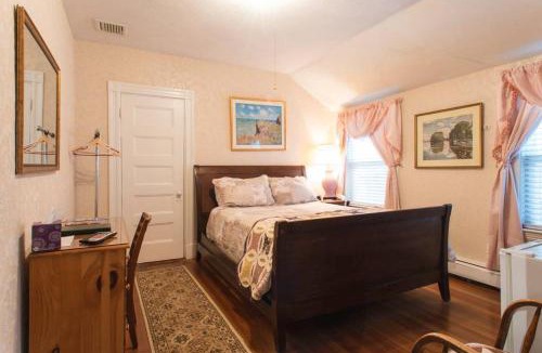 Coolidge Corner South Side Hotel | The Coolidge Corner Guest House: A Brookline Bed and Breakfast
