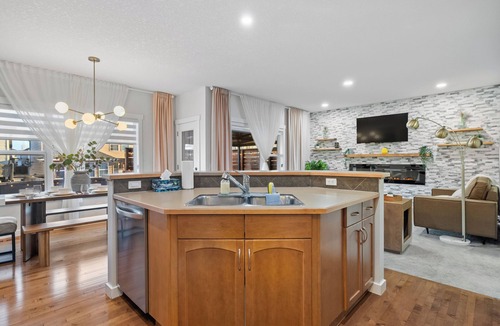Southeast Calgary House | The Copperleaf Luxury Retreat w/Hot tub