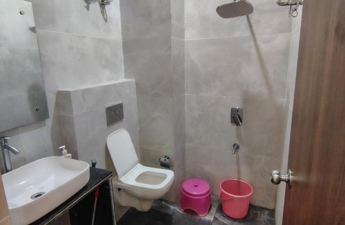 Dhikuli Hotel | The Corbett kitchen and rooms