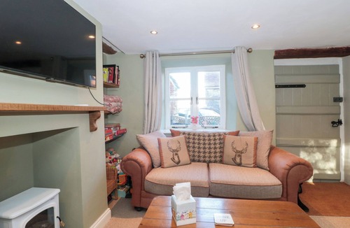 Ozleworth Cottage | THE CORNER COTTAGE, pet friendly, with a garden in Wotton-Under-Edge