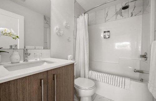 Calgary Apartment | The Cornerstone 2BD 2BA Retreat Pet Friendly