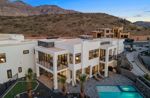 Washington House | THE COSMOS - MOON at Copper Rock!