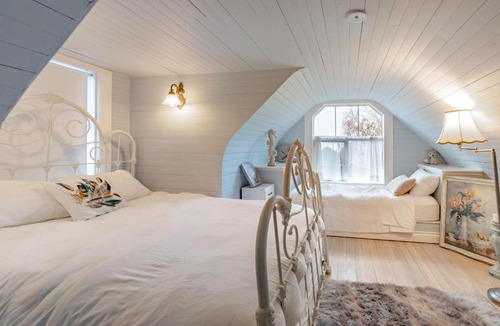 Chemainus Bed & Breakfast | The Cottage and Castle