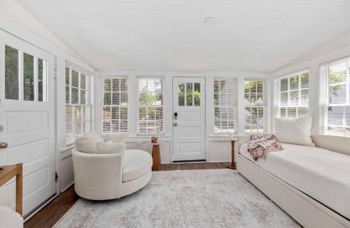 Columbus House | The Courtyard Cottage2BD 1BHPrivate Garden Suite