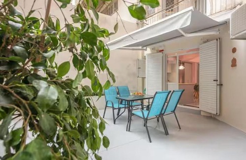 Filopappou Apartment | The Courtyard Oasis