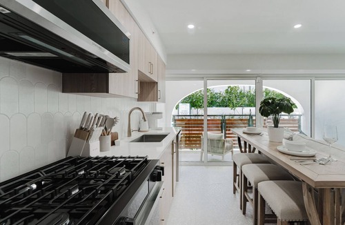 Boca Raton Apartment | The Courtyard - Poolside Suite in Boca