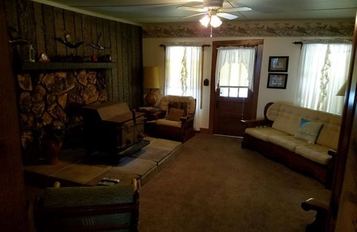 Taswell Cabin | The Cove COZY COUNTRY COTTAGE.30 seconds from Patoka Lake.sleeps 12