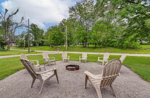 Gentryville House | The Cowboys Slumber' 2 Mi to Lincoln State Park