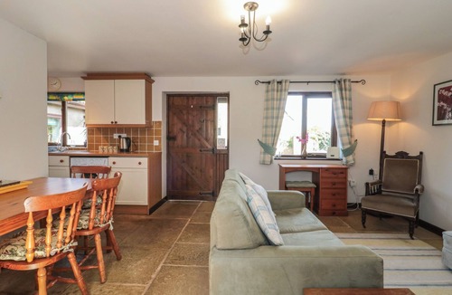 Compton Martin Cottage | THE COWSHED, romantic, with a garden in Regil