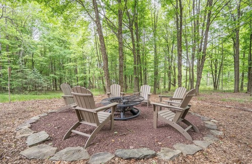 Montrose Cabin | The Cozy Cabin | Hot Tub & Fire Pit | Sleeps 6
