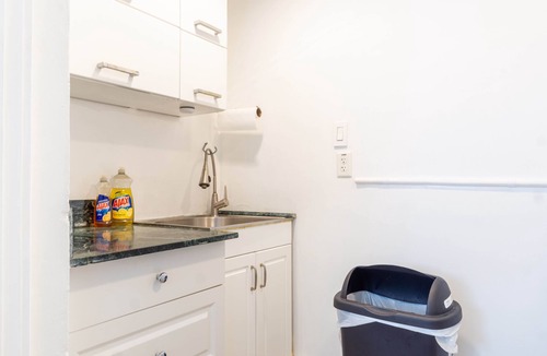 Biscayne Park Apartment | The Cozy Corner Studio in Quiet, Vibrant Biscayne Park with AC, WiFi