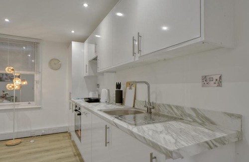 London Borough of Bromley Apartment | The Cozy Quarter