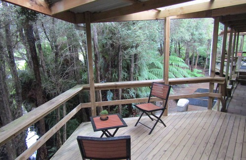 Strahan Apartment | The Crays Accommodation