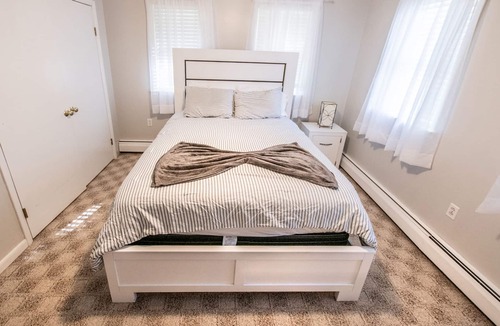 Wagontown House | The Creamery Haven- 4 bedroom Home with KING Master Suite & Hot Tub