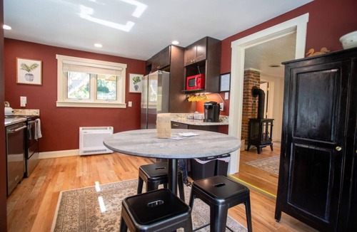 Shepherdstown Cottage | The Creekside Cottage: Downtown | Pet-Friendly