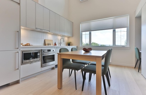 Rossland Apartment | The Crescent