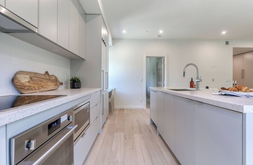 Rossland Apartment | The Crescent