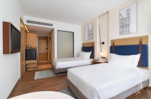 Caranzalem Hotel | The Crescent