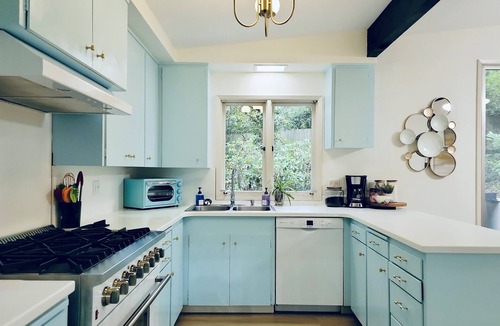 Corvallis House | The Crest and Bella Estates- Sleeps up to 21!