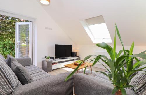 Helston House | The Crest